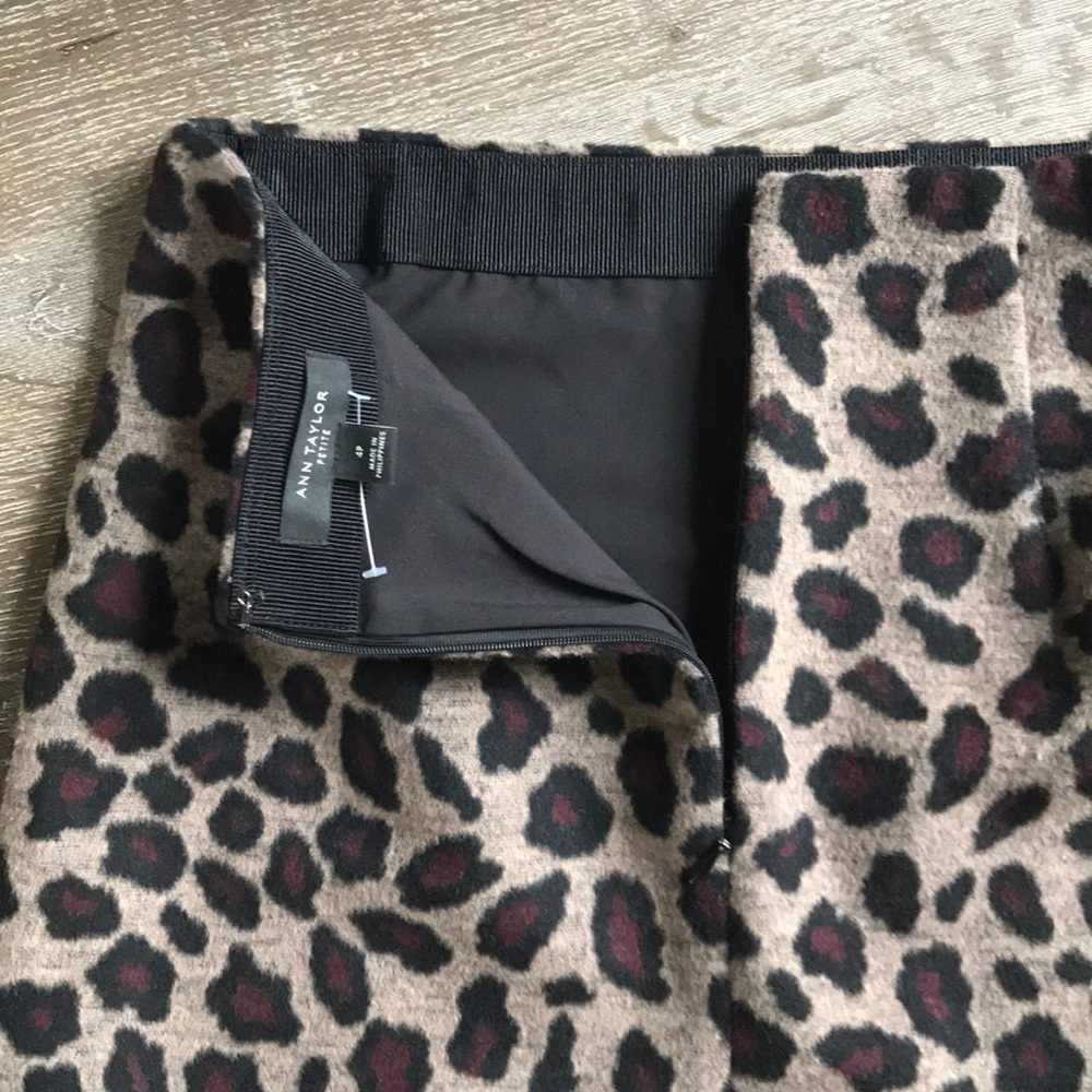 Ann Taylor Fuzzy Wool Blend Mini Skirt Size 4P - Picture 6 of 10
